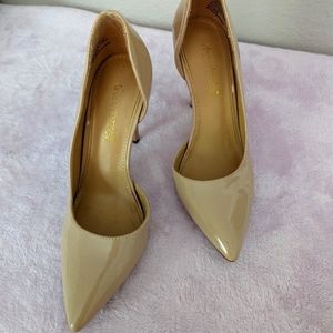 Shiny Cream Colored Heels- Size 6